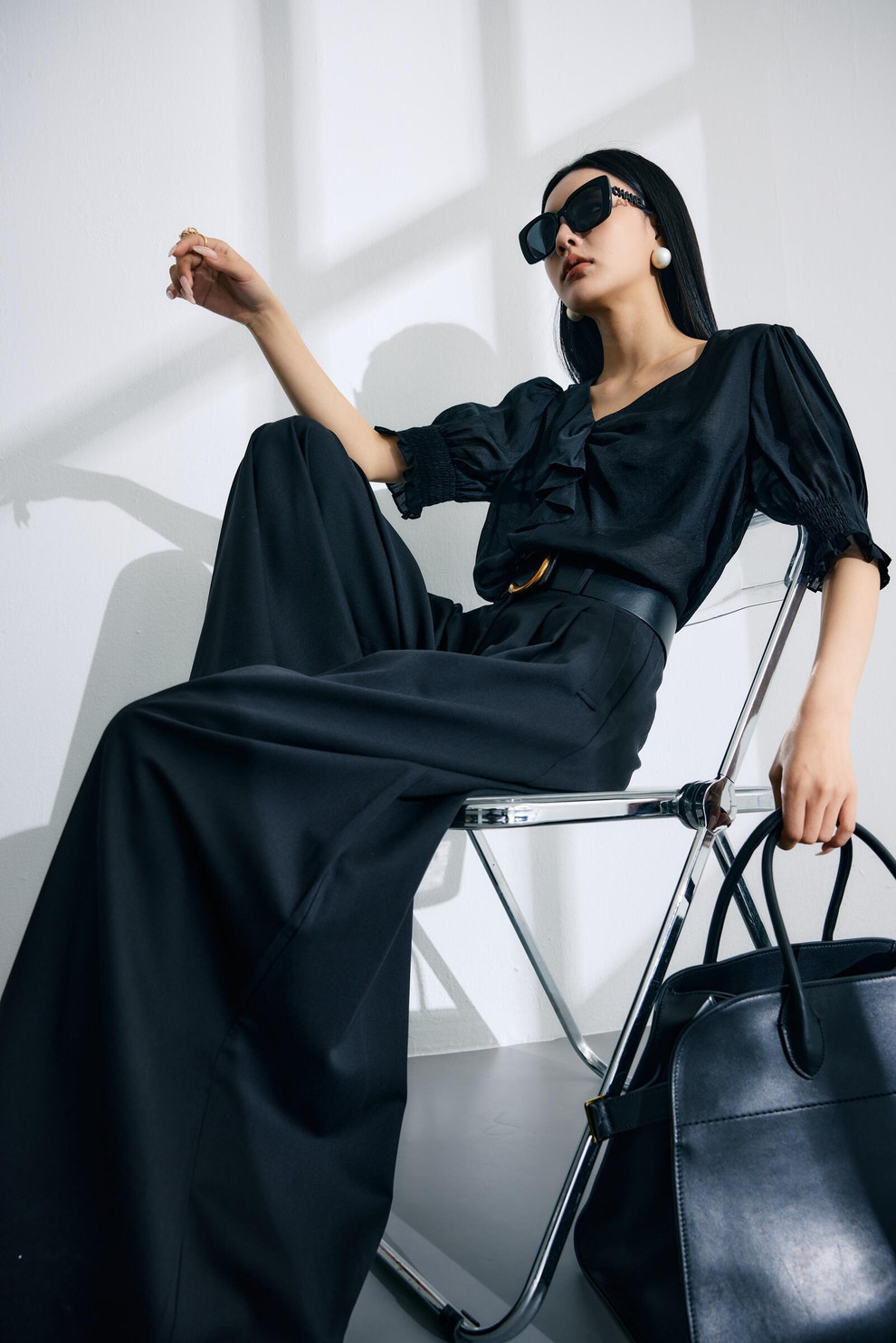 白墙窗影